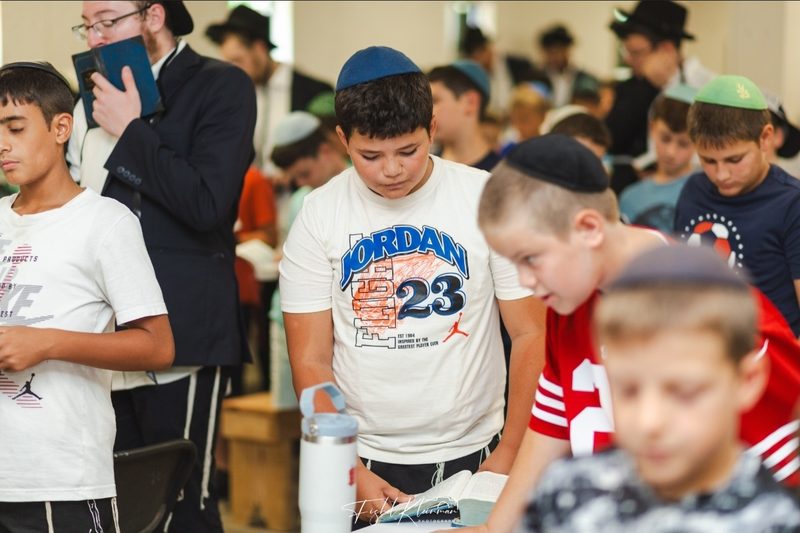 Dovid davening